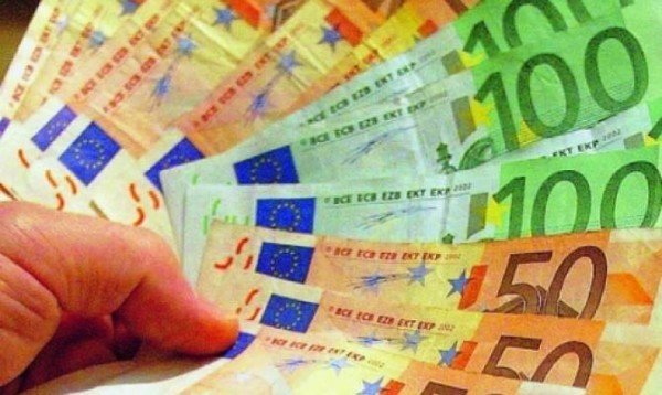 Italy-Moroccan-Finds-20000-Euros-and-Returns-It-to-Owner-e1449807461294