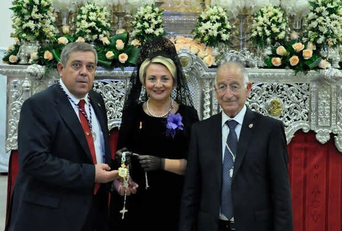 medalla-de-Roquetas-a-la-Virgen-Amargura-2016